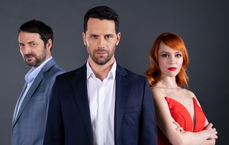 Actorii din serialul VLAD se întorc pe platourile de filmare. “Acum ni s-a făcut instructajul, ne-au fost înmânate pachete de măști”