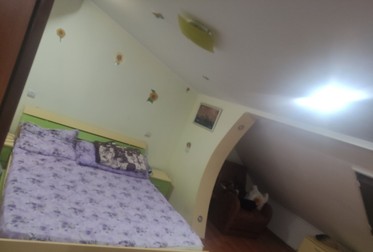 Una dintre camerele închiriate în pod