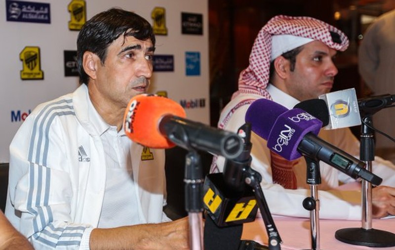 Victor Pițurcă are zile grele în Arabia Saudită. S-a supărat și a plecat de pe bancă în timpul meciului / VIDEO