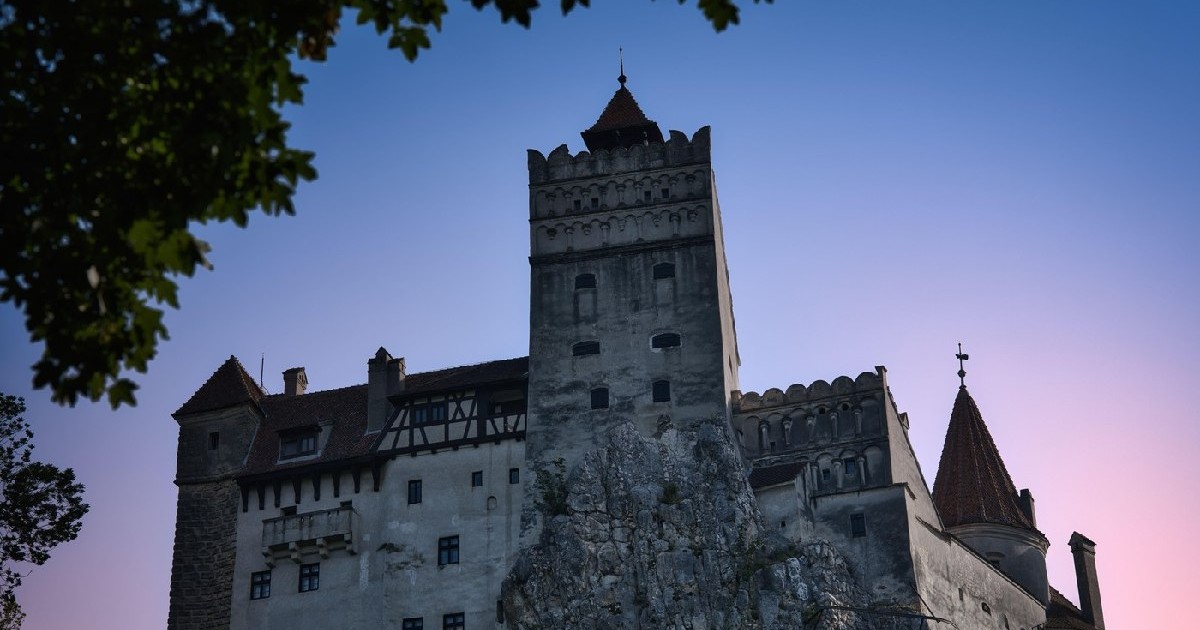 Castelul Bran, în lumina apusului