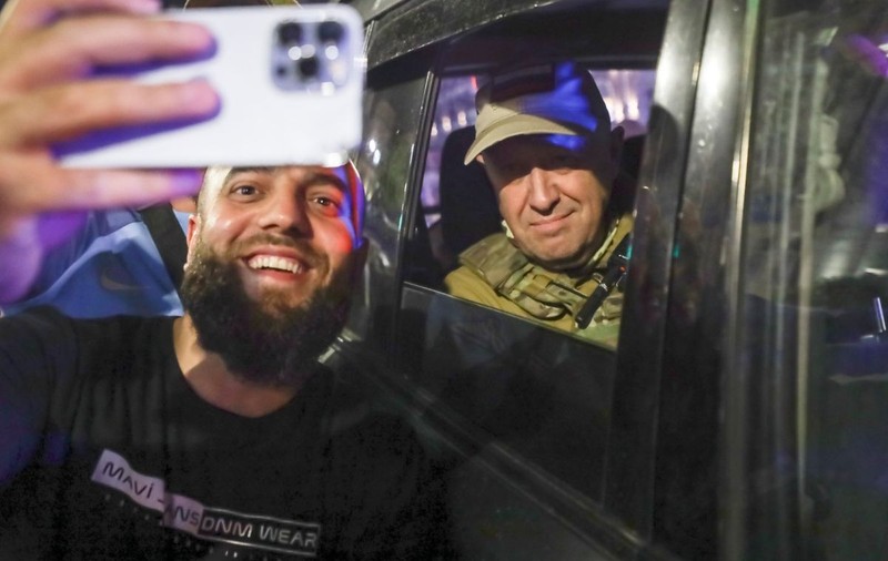 Scene suprarealiste în Rostov: „Vă mulțumim tuturor, Wagner a ținut un concert, care s-a încheiat”, a răsunat apelul în momentul în care s-a anunțat plecarea trupelor lui Prigojin
