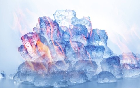 Gheața superionică poate exista la temperaturi de peste 2.000°C, în condiții de presiune extremă. Imagine cu caracter ilustrativ. Sursă foto: Shutterstock