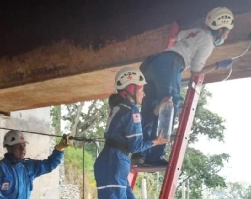 Un tânăr de 24 de ani a rămas 3 zile prins într-un pod în Columbia | FOTO