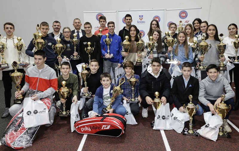 Novak Djokovic a îmbrățișat zeci de copii la un eveniment, la o zi după ce a fost testat pozitiv cu COVID