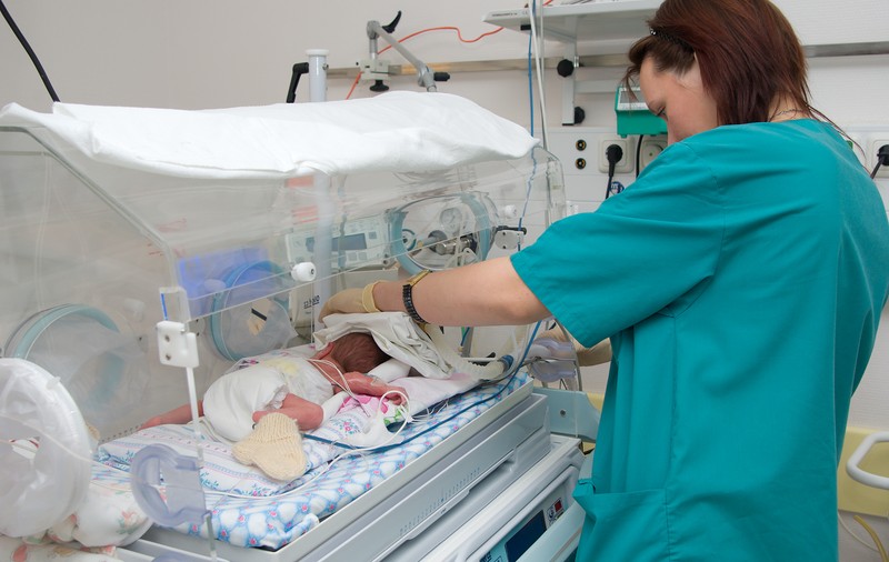 Un bebeluş S-A NĂSCUT CU O COADĂ DE 12 CENTIMETRI! CUM AU REACŢIONAT MEDICII