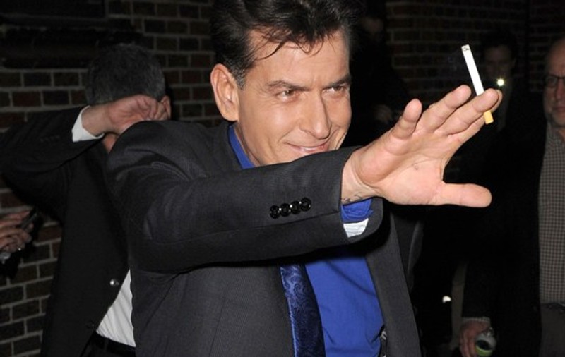 VESTE BOMBĂ pentru Charlie Sheen! Cel mai PETRECĂREŢ ACTOR de la Hollywood a devenit BUNIC!
