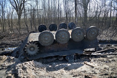 Un vehicul militar rusesc distrus Foto: HEPTA