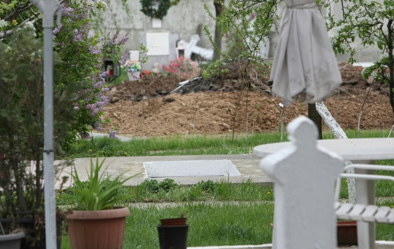 Groparii pregătesc MORMÂNTUL. Cum arată CRUCEA Mărioarei Zăvoanu | FOTO