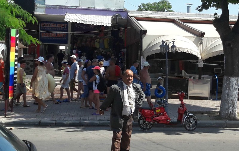 EXCLUSIV/ Gigel Frone, în căutarea gloriei pierdute. Cântă cu modestie, pe la Eforie