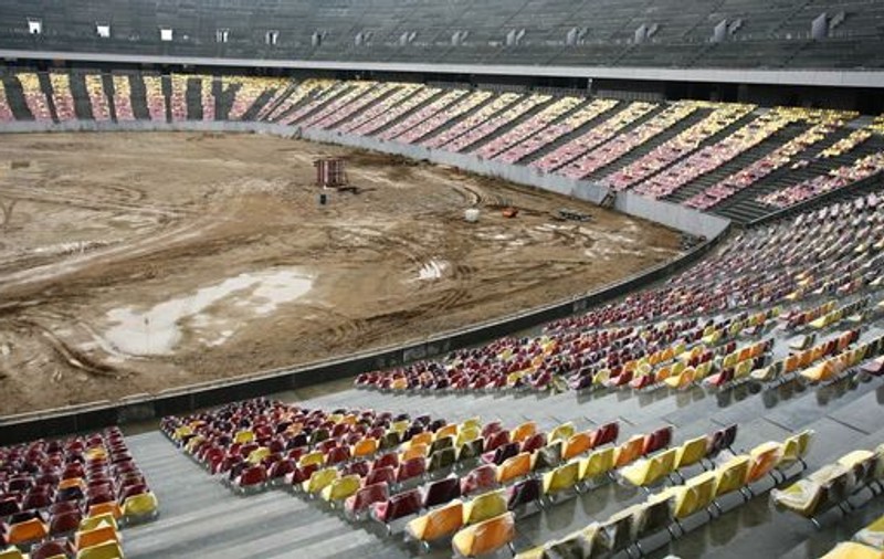 Englezii ne iau peste picior! Îl sfătuiesc pe Bono de la U2 să strângă fonduri pentru terminarea National Arena