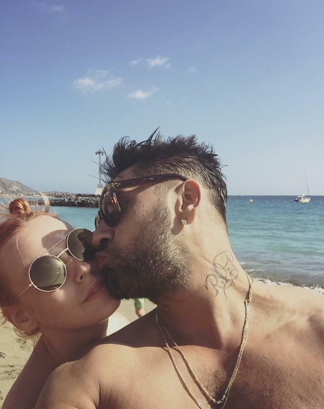 Connect-R și Misha, săruturi fierbinți pe plajă, în Tenerife | FOTO ÎN ARTICOL