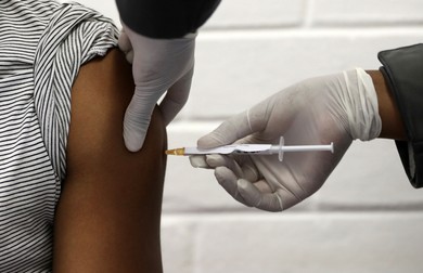 Specialiștii speră ca teama de vaccin să dispară | Foto: EPA