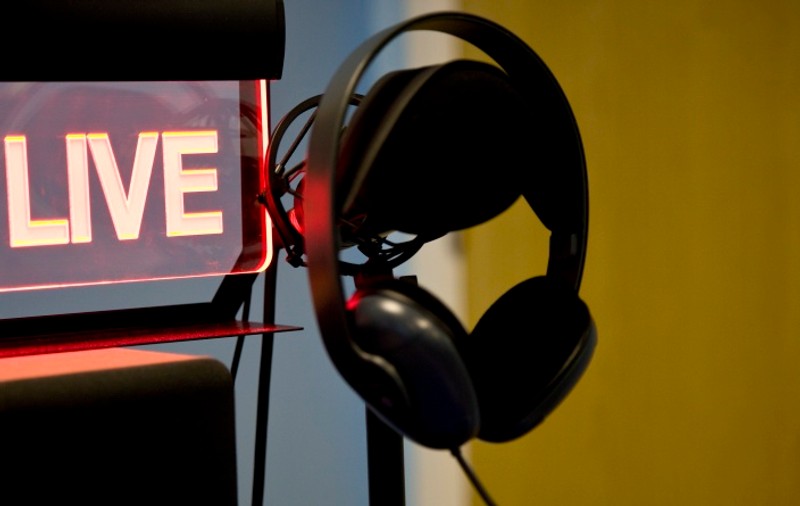 Gafe hilare! Ascultă cele mai haioase bâlbe de la radio! 