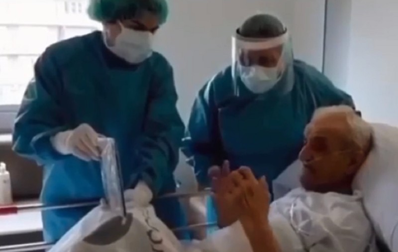 VIDEO | Un bătrân infectat cu coronavirus i-a făcut soției sale o declarație senzațională: "Te iubesc mai mult decât îmi iubesc viața"