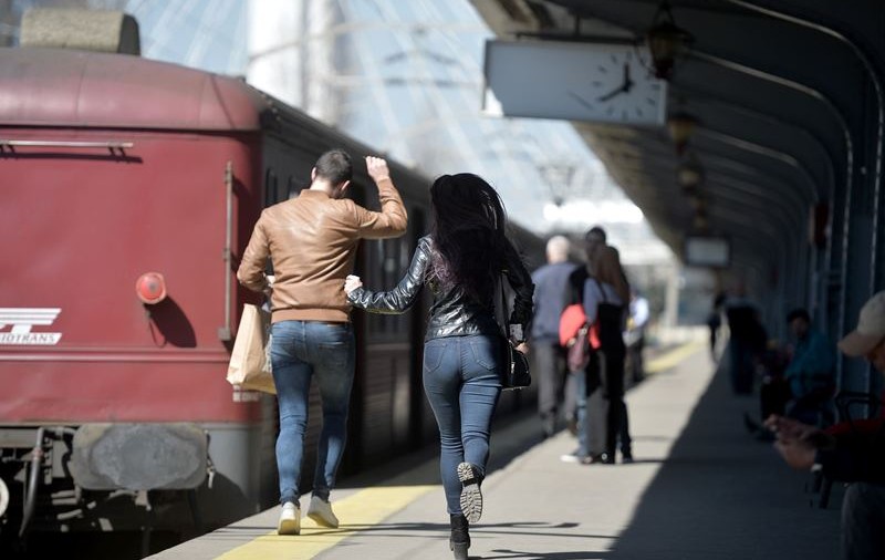 Studenții vor avea reduceri la călătoriile cu trenul. Anunțul de ultimă oră făcut de CFR Călători