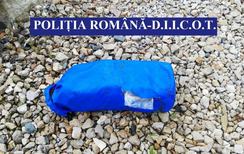 Un centru de colectare a fierului vechi, transformat într-un depozit de droguri pentru clienţii din Valea Jiului