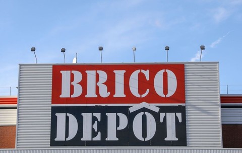 Proprietarul Altex schimbă numele magazinelor Brico Depot. Dan Ostahie renunță la brandul britanic la un an de la achiziție. Sursă foto: Libertatea.