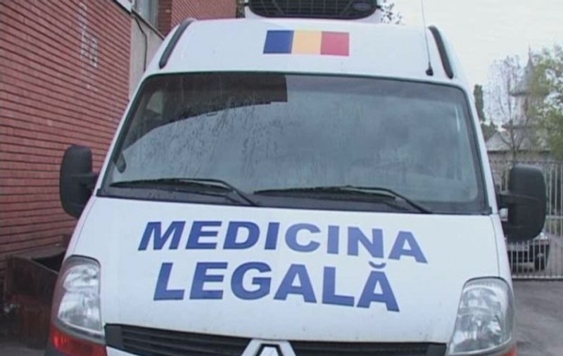 Tragedie în Bârlad. Un bebeluş de trei luni a murit după ce a căzut din pat