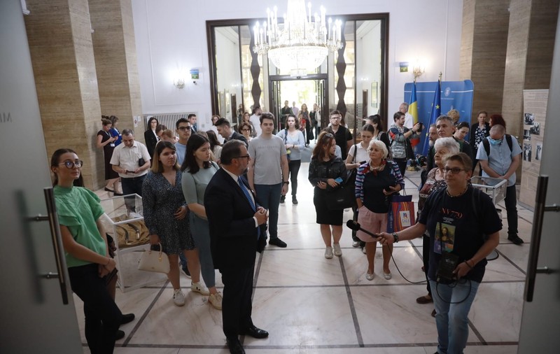 Ziua Porților Deschise la MAE, după aproape 10 ani. Cum arată biroul ministrului Bogdan Aurescu și câte persoane au vizitat clădirea