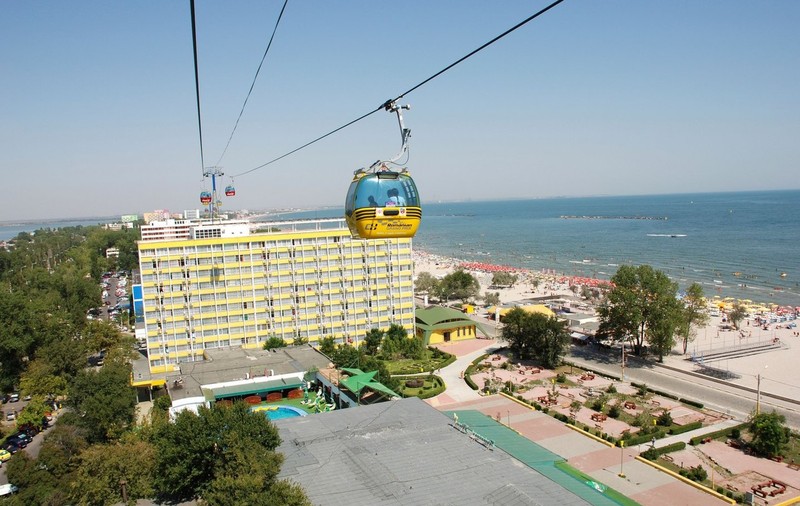 Hotelierii speră să-i țină pe români în țară, chiar dacă au crescut prețurile cu 20% și restricțiile de călătorie dispar