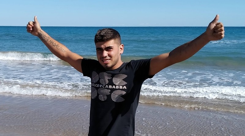 Pozele cu Sergiu pe malul mării au fost interpretate greşit de vecini | Foto: Facebook