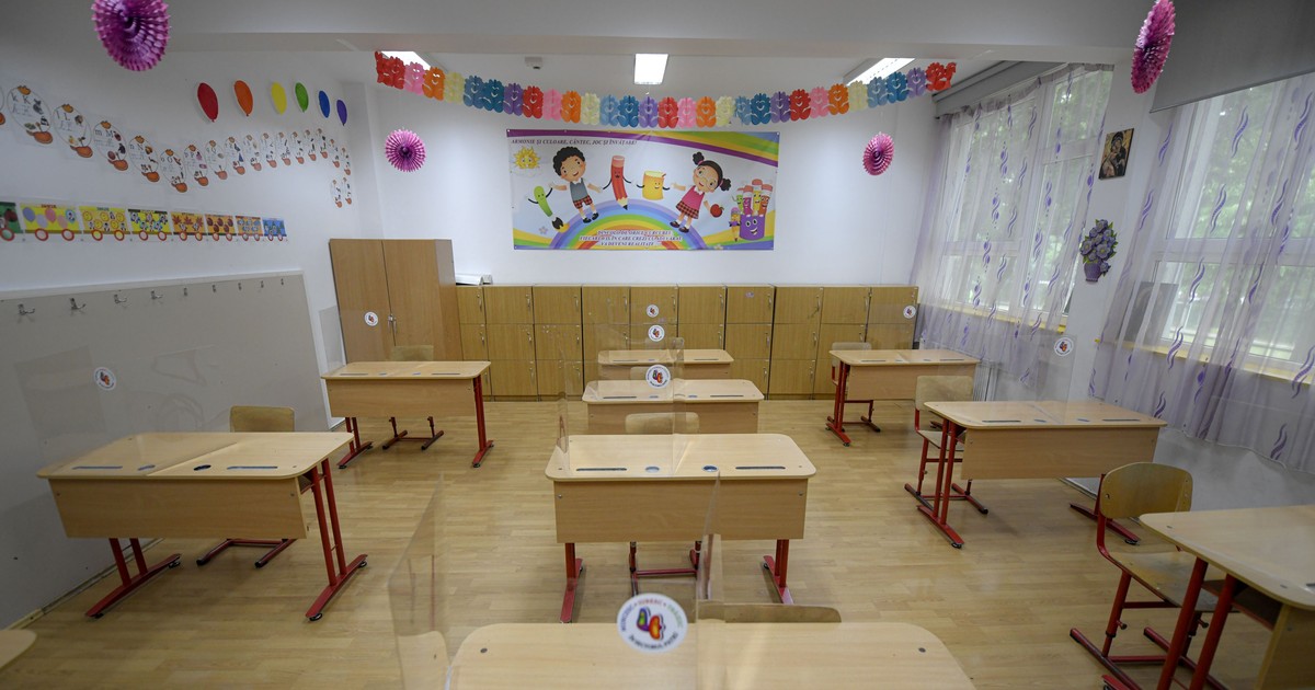 Un elev va sta tot semestrul în aceeași bancă în care s-a așezat la începutul anului școlar. Anunțul ministrului Educației
