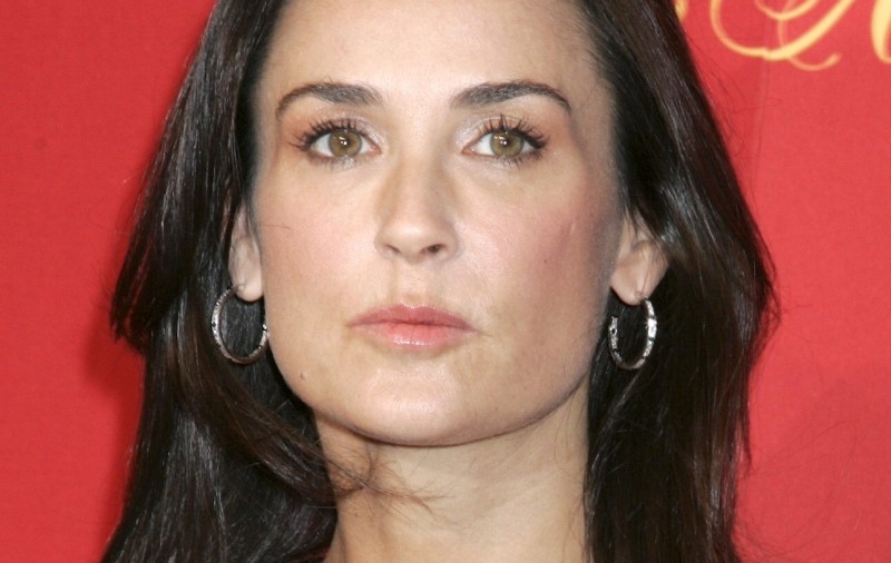 Demi Moore n-a fost la Globurile de Aur pentru că nu-i stătea bine părul