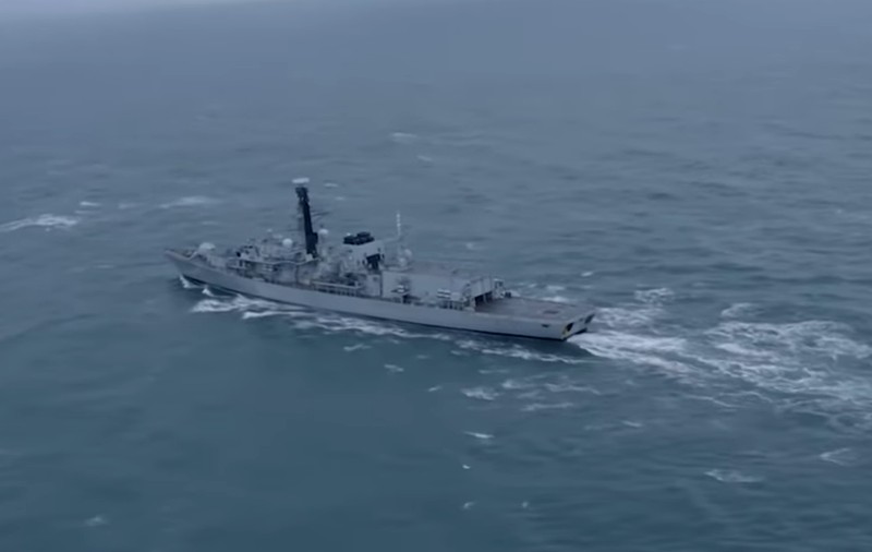 Un submarin rusesc a lovit sonarul unei nave de război britanice în timpul filmărilor pentru un documentar