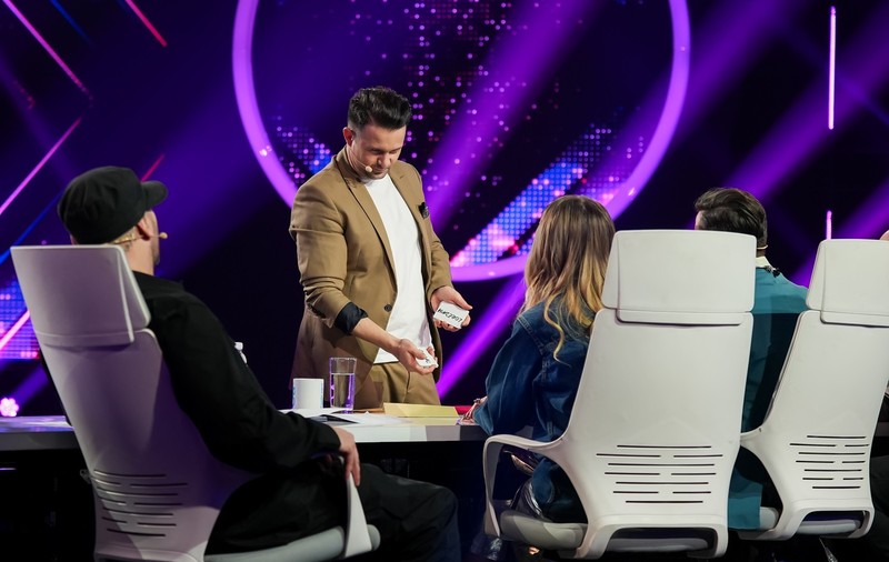 iUmor, 7 aprilie. Magicianul Robert Tudor vine cu un supershow de magie, iar Nury Guney îl impresionează pe Cheloo