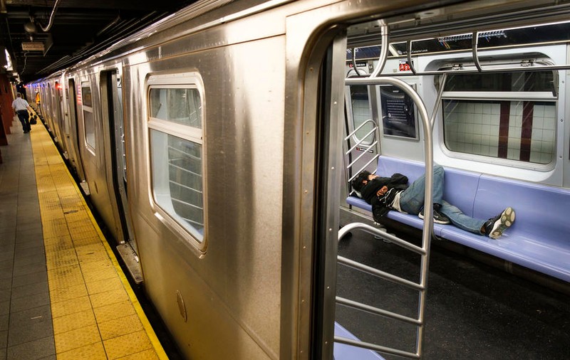 Metroul din New York, închis pentru prima oară în istorie, pentru dezinfecție