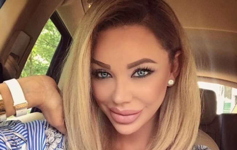 Bianca Drăgușanu a ieșit la piscină într-un costum de baie minuscul. Cum a profitat de ultimle zile de vară