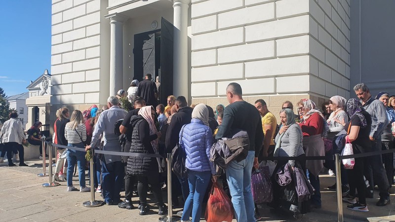 Cozi de pelerini înainte să înceapă oficial pelerinajul