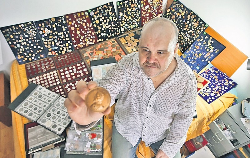 Și-a dat casa pe monede