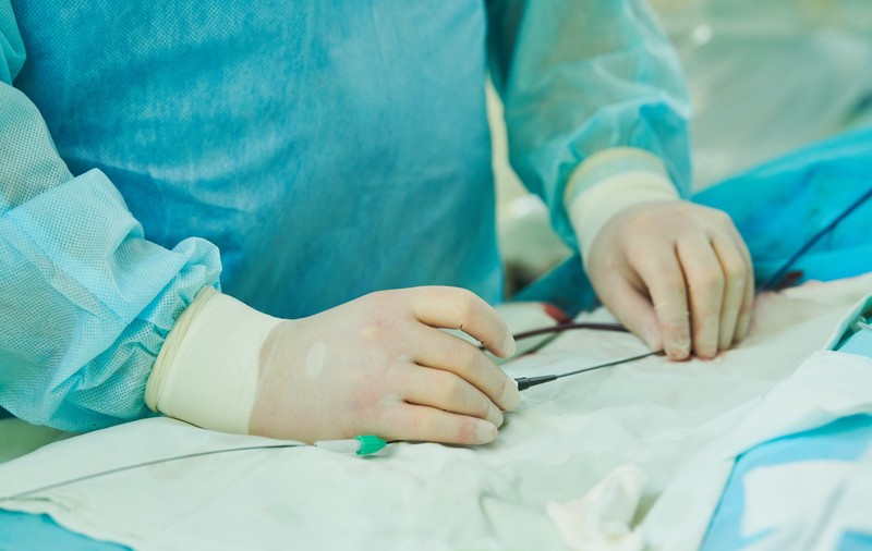 Doctor ATI renumit, în legătură cu scandalul cardiologului din Iași care refolosea stimulatoare cardiace de la pacienți decedați: „Cazul e șocant. E profanare de cadavre cu complicitatea altora”