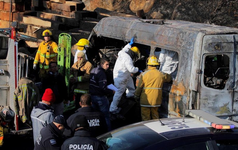 Corpurile a 12 bărbați împușcați au fost găsite într-o camionetă în Mexic
