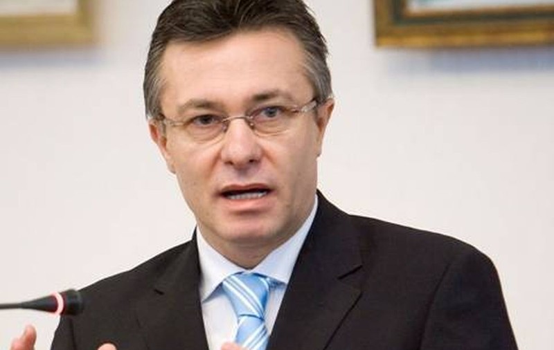 Cristian Diaconescu îşi dă demisia din PMP și candidează independent la prezidențiale