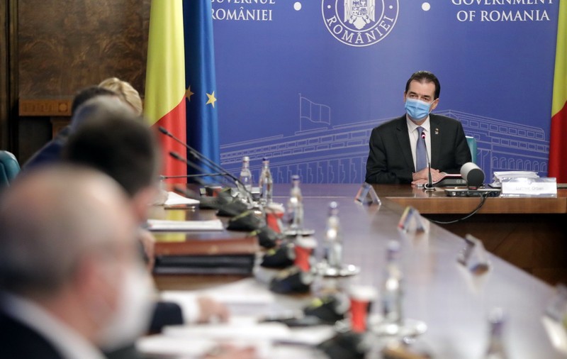 VIDEO | Guvernul Orban face modificări la programul IMM Invest. Premierul a cerut finalizarea achiziţiei de măşti pentru elevi şi persoane defavorizate