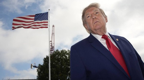 Donald Trump și steagul SUA
