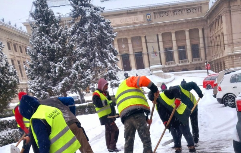 Primăria Ploiești a fost amendată de Poliția Rutieră pentru eșecul deszăpezirii din oraș