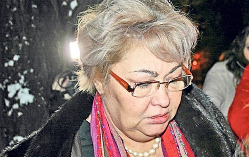 Aceasta este cea mai dorită haină a Marioarei Zăvoranu. Toate femeile care aşteaptă în faţa vilei din Afumaţi speră să o primească