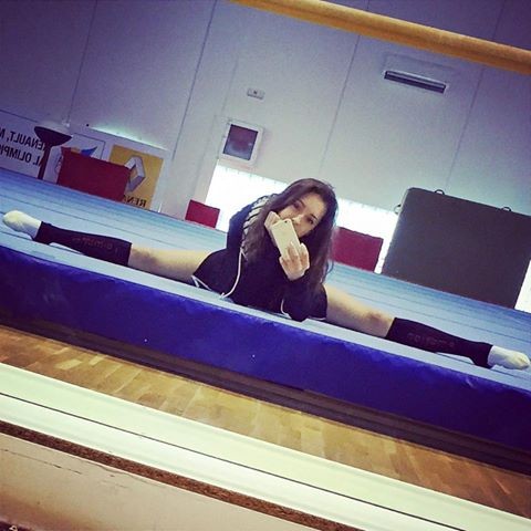 Larisa Iordache este înnebunită după selfie-uri