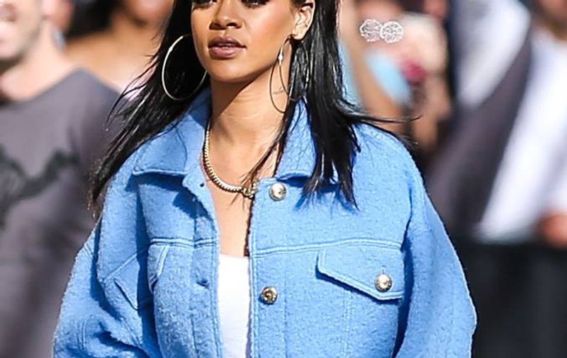 Aproape că NU o mai RECUNOȘTI. Rihanna, schimbare radicală de LOOK | FOTO