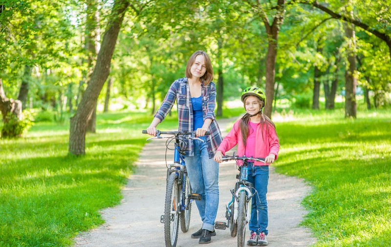 Cum înveți rapid să mergi pe bicicletă. Trucuri și sfaturi pentru toate vârstele