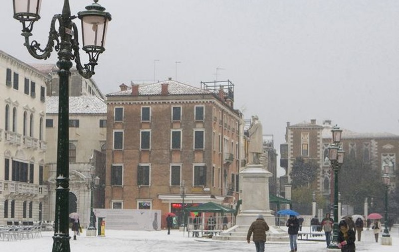 PLOI, LAPOVIȚĂ și NINSOARE! Vezi PROGNOZA pentru următoarele două săptămâni!