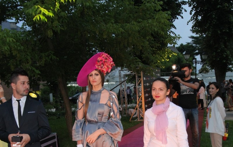 HALUCINANT! Iulia Albu a ales un 'ACCESORIU' INCREDIBIL, la cea mai mare PETRECERE MONDENĂ | FOTO
