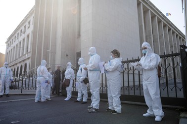 Mai multe cadre medicale, protest în fața Guvernului | Foto: Inquam Photos / George Călin
