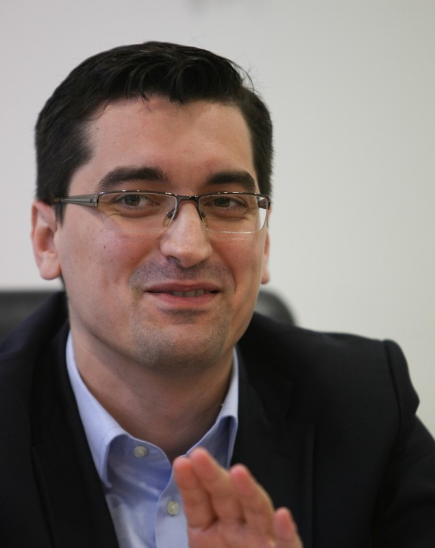 Interviu EXCLUSIV cu șeful FRF, Răzvan Burleanu: ”Tricolorii au primă pentru câștigarea Euro! Naționala a devenit locomotiva fotbalului nostru!”. ”Nu mă deranjează asocierea cu Serviciile secrete” | VIDEO