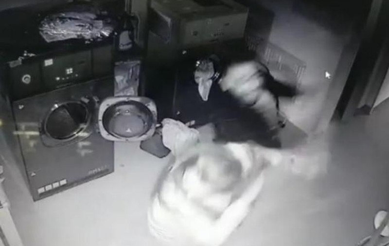 VIDEO ȘOCANT: Tânără bătută crunt de iubitul ei, într-o spălătorie din Ilfov! "Ăsta sunt!"