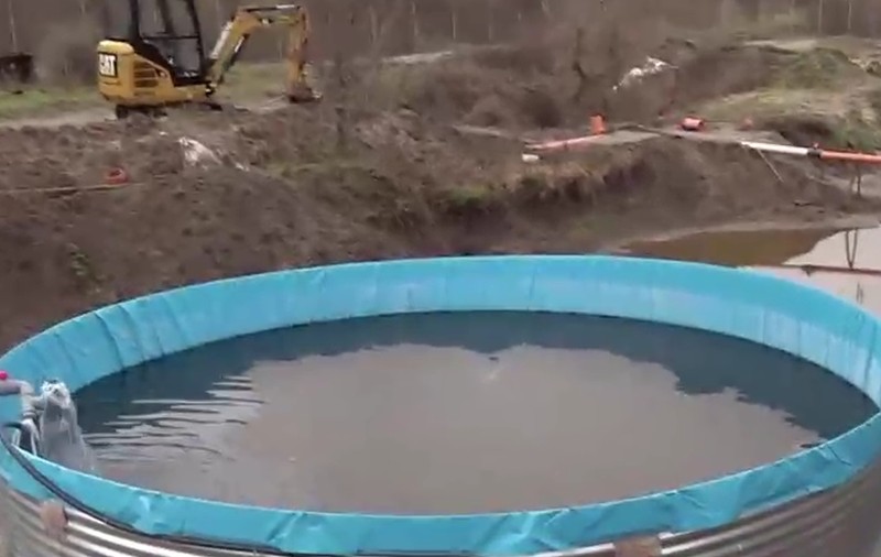 Un preot din Dolj a redirecționat un pârâu și a construit un baraj ca să își facă păstrăvărie, iar acum trebuie să demoleze toată instalația