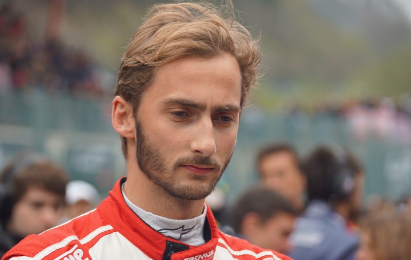 Pilotul Ferdinand Habsburg, strănepotul împăratului Carol I al Austriei, și-a rupt două vertebre, într-un accident cu mașina de teste a echipei sale
